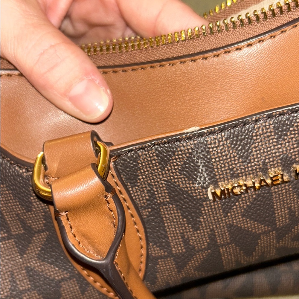 Michael Kors Shelia Medium Logo Satchel - Picture 6 of 11